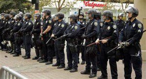 Oakland-police-officers-in-riot-gear-line-Frank-H.-Ogawa-plaza-Tuesday-Oct.-25-2011