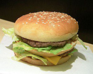 597px-McDonald's_BigMac_ja-1
