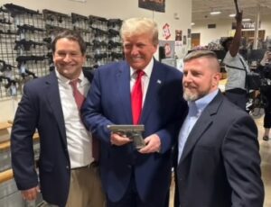 Trump at gun shop