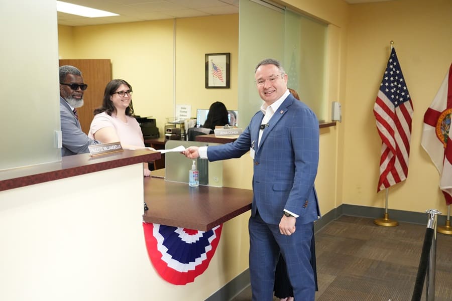 Democratic Senate Candidate Promises to Cut Costs, Crush Corruption in Florida